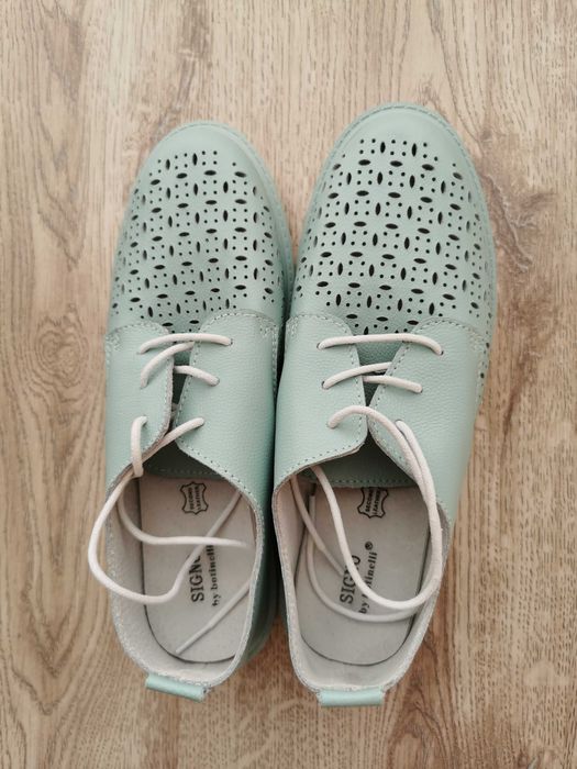 Обувки на дупки, естествена кожа