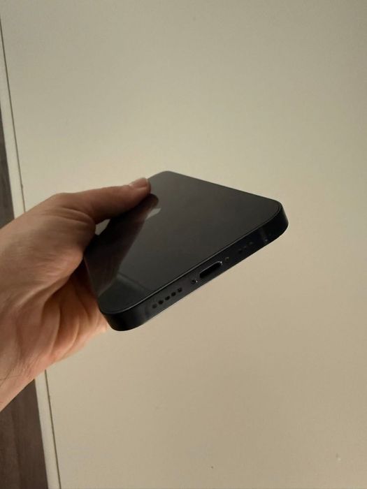 Продавам Iphone 12 , 64 GB