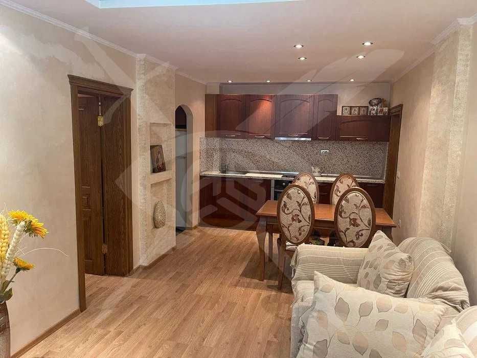 Продава се Тристаен апартамент в Бургас, Възраждане - 110 кв.м за 2364 €/кв.м - Снимка #6