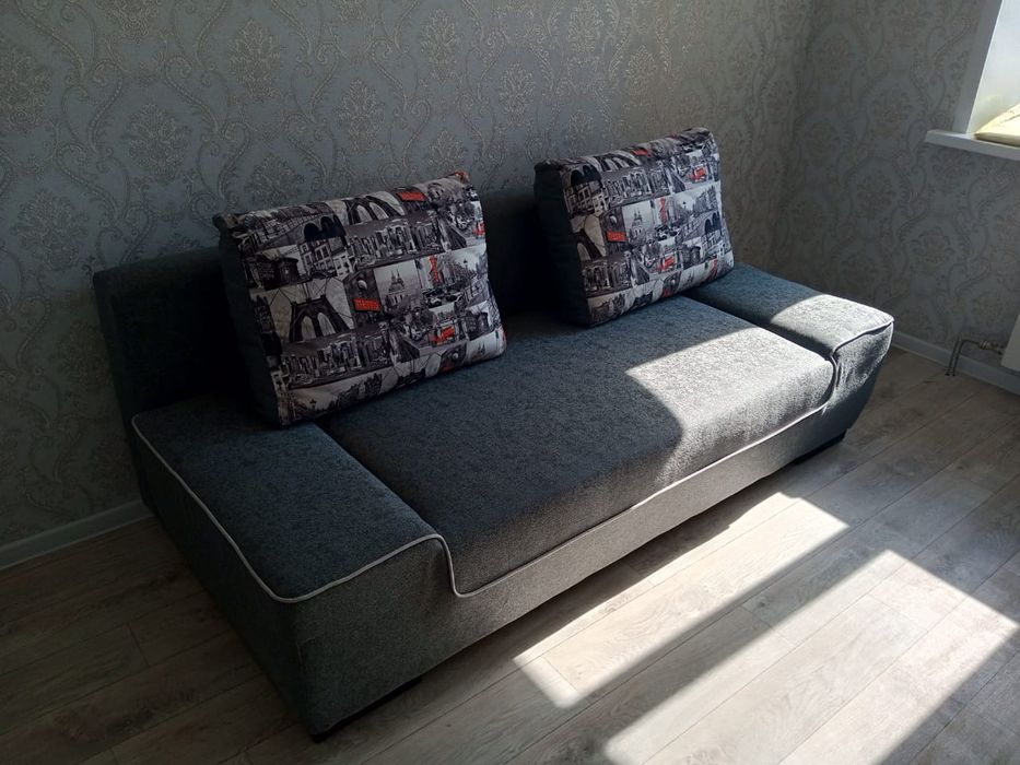 Продам Диван Хорошем состояний