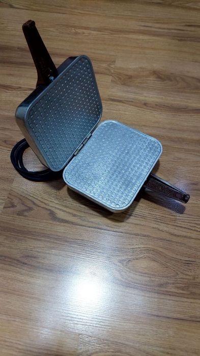 Вафельница Ласунка новая