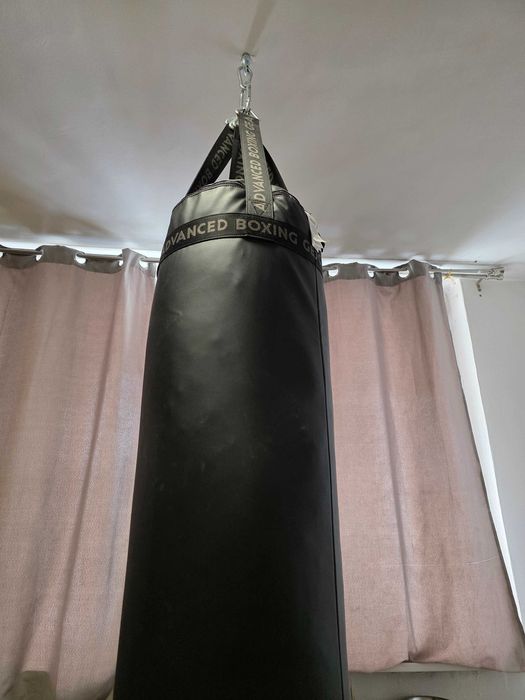 БОКСОВ ЧУВАЛ, 32 кг, Черен