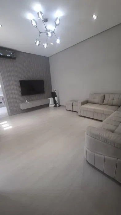 Продаётся Дом в центре города.