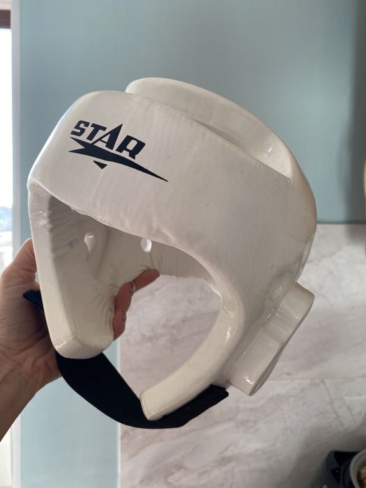 Шлем карате перчатки