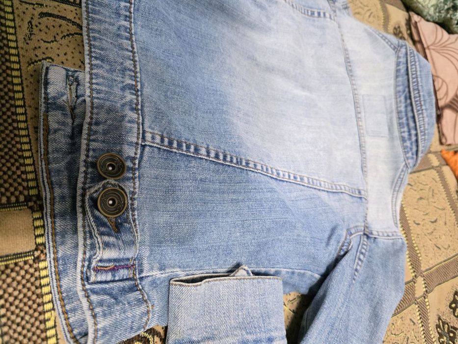 Продам фирменную джинсовую курточкуу