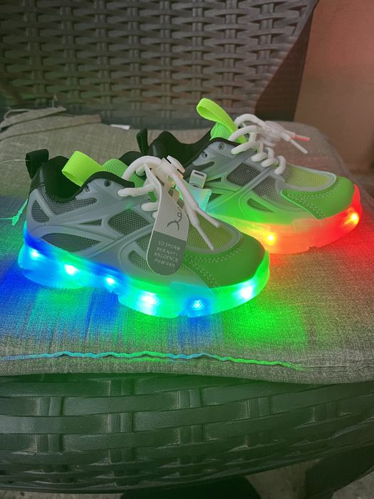 Vand adidasi baieti, nr 25