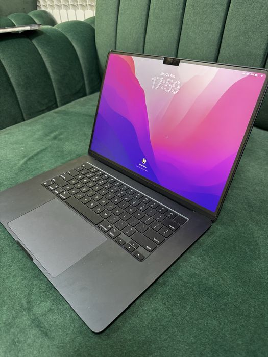 MacBook Air 15" M2 (8/256 GB)