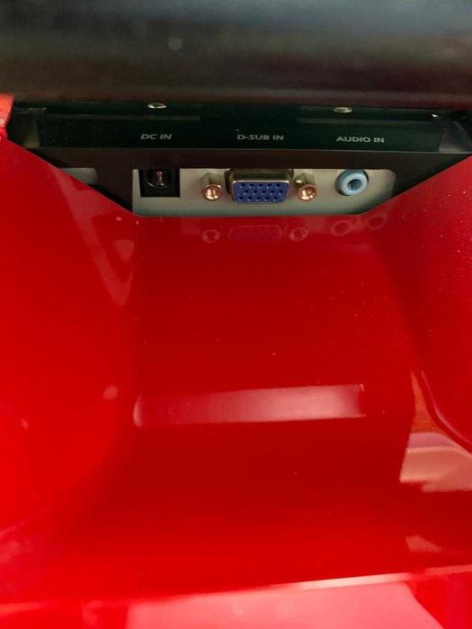 Монитор компьютера и ТВ одновременно.