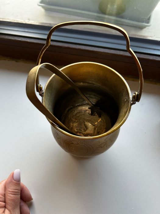 Меден съд с щипка