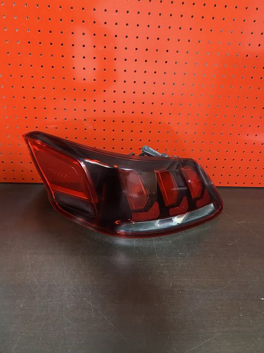 Stop stanga Peugeot 301 an 2017-2019