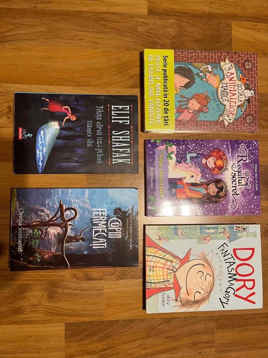 Vând carti pentru copii/ adolescenti