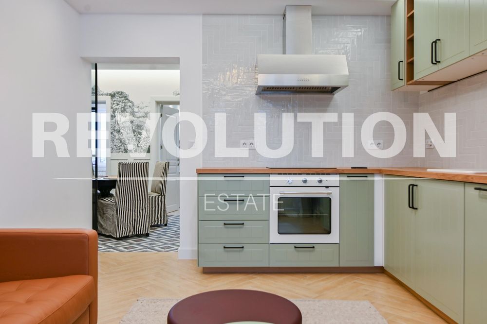 Дава се под наем Тристаен апартамент в София, Център - 90 кв.м за 1300 € - Снимка #3