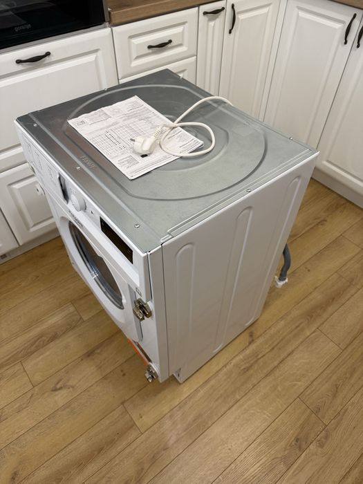 Пералня със сушилня за вграждане