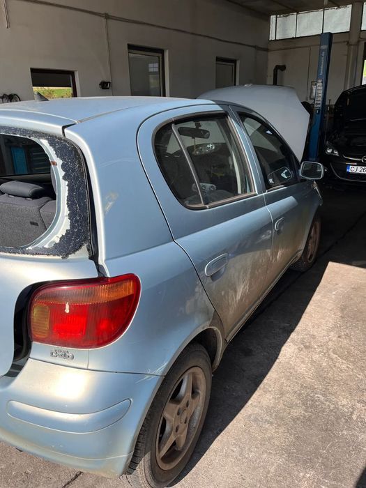 Dezmembrez piese Toyota Yaris