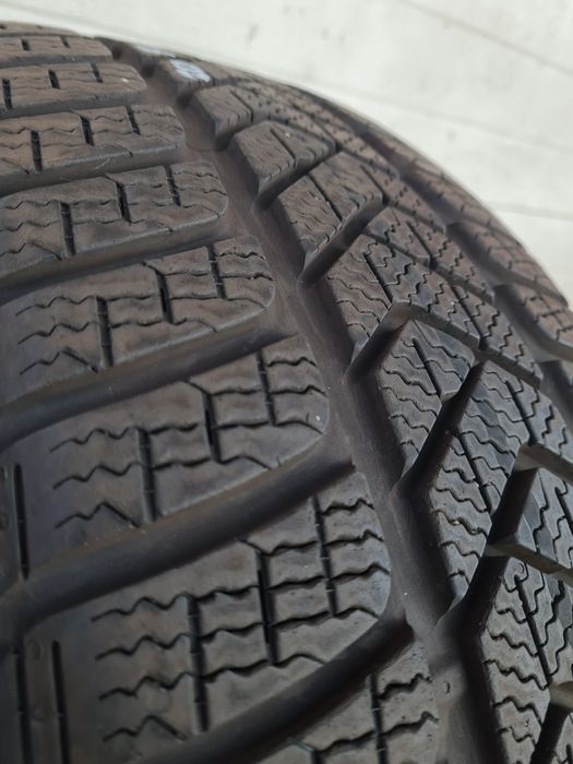Зимни гуми 4 броя Спорт П. PIRELLI SottoZero3 225 45 R17 205 50 R17 дот 2216