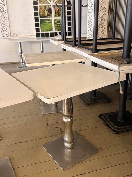 Столы и диваны для общепита