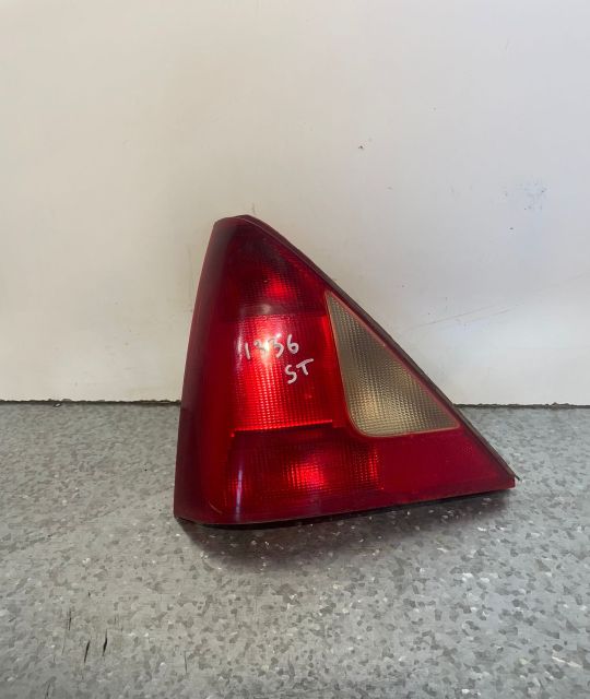 Lampa / Tripla stop stanga pe aripa Dacia Solenza prima generatie