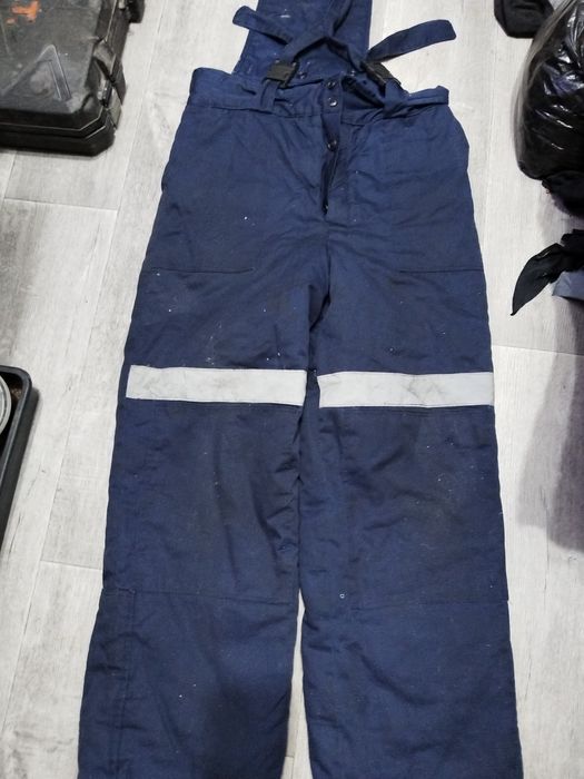 Спецодежда продам