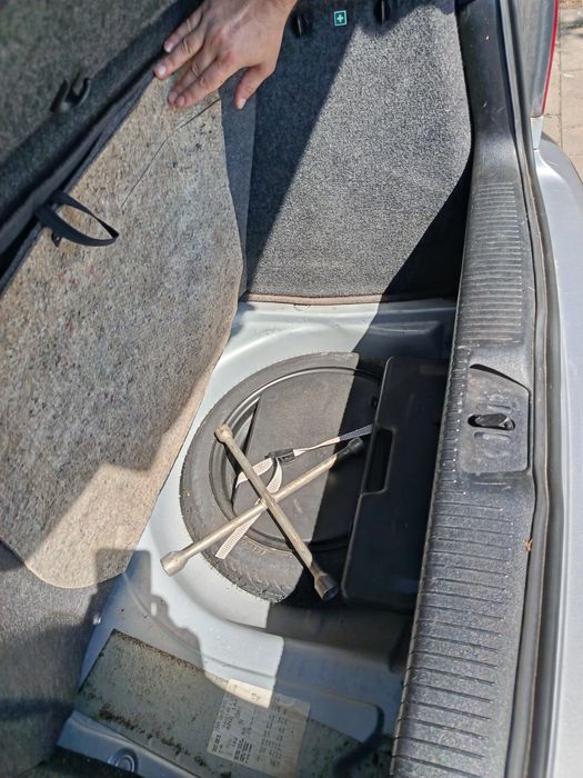 Volkswagen Polo 6N-benzina, 1.4(44kw),rulaj 90.000 km, uși 2+1 ,euro 4, manuala, volan pe stanga,
