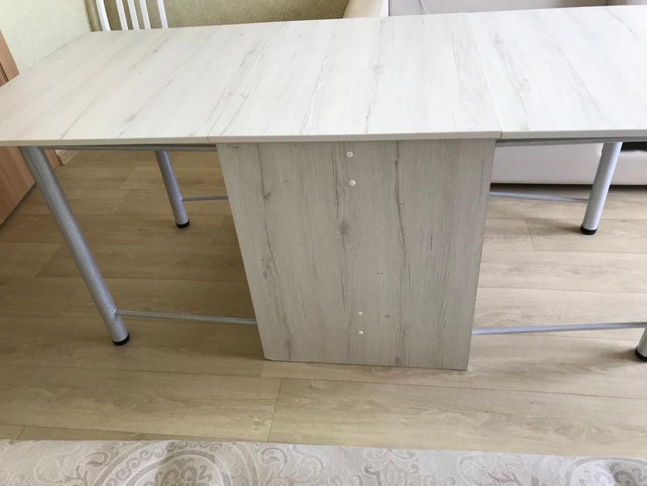 Продам стол книжка