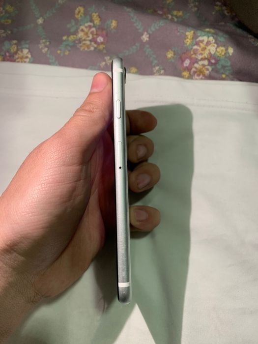 Iphone se 2 поколения