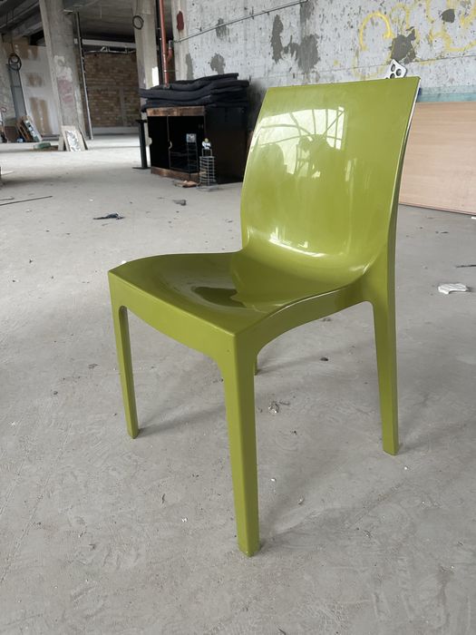 Пластмасови столове във добро състояние