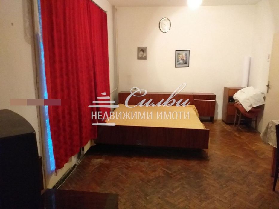 Продава се Четиристаен апартамент в Шумен, Томбул джамия - 125 кв.м за 574 €/кв.м - Снимка #3