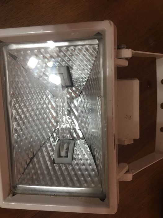 Прожектор галогеновый