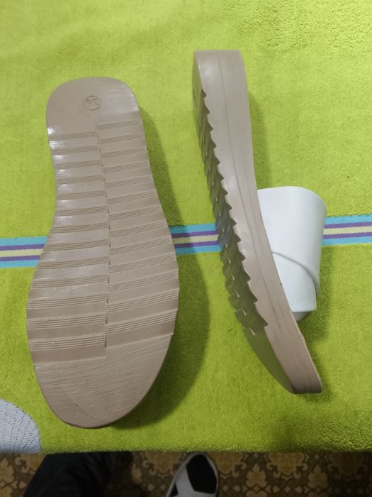 Продам шлепки новые.