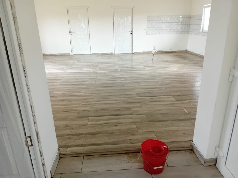 Execut lucari interioare si exterioare