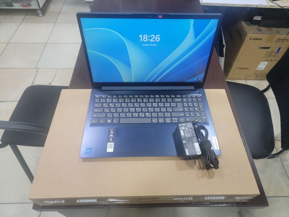 Lenovo ideapad i1 почти новый ноутбук, коробка документы есть доставка