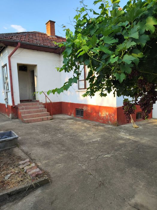 Продава се къща в с.Ветрен