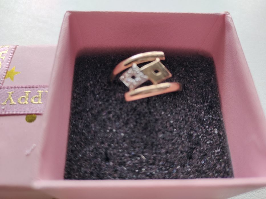 Продам золотои кольцо