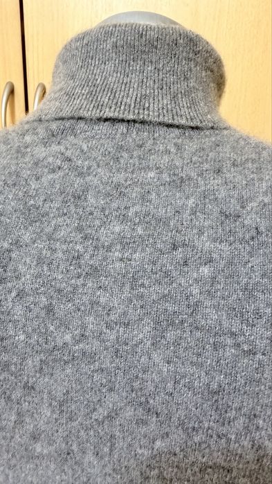 Пуловер  поло Benetton.100%кашмир. Размер М