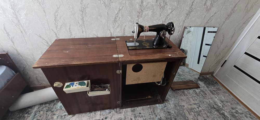 Продам швейную машинку "Подольск" в хорошем состоянии.