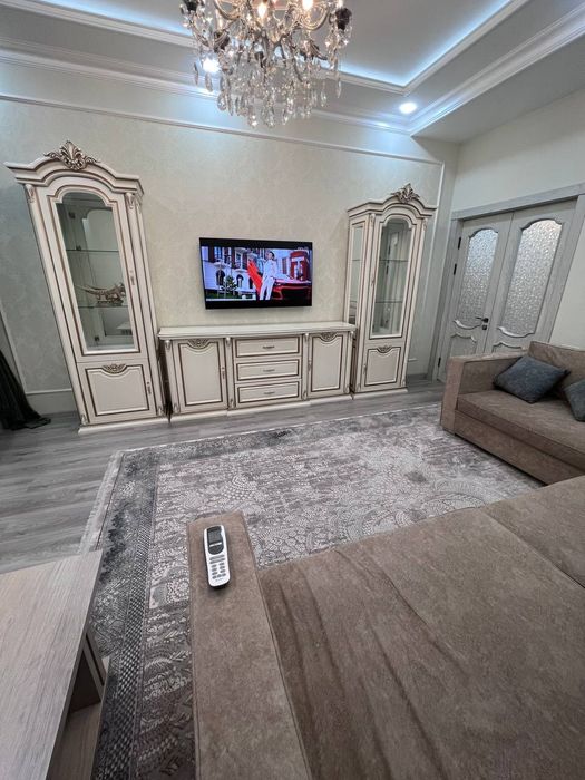 4х комнатная квартира на аренду.