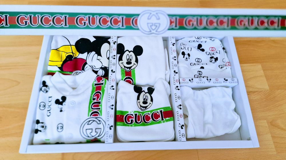 Set bebe,bumbac, 7 piese,model unisex, cutie inclusa