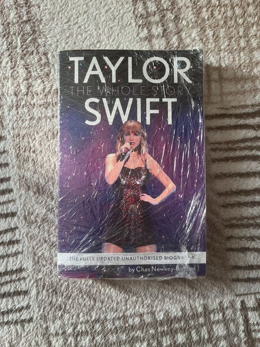 Диск + книга Taylor Swift