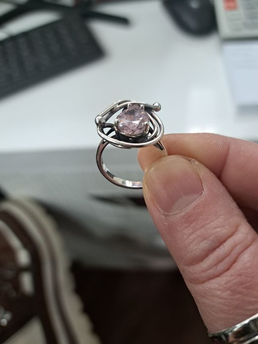 Сребърен пръстен с камък сваровски