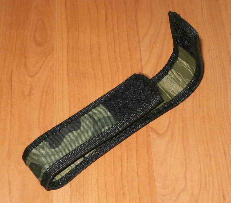 Toc pentru lanterna din nylon, model camuflaj verde