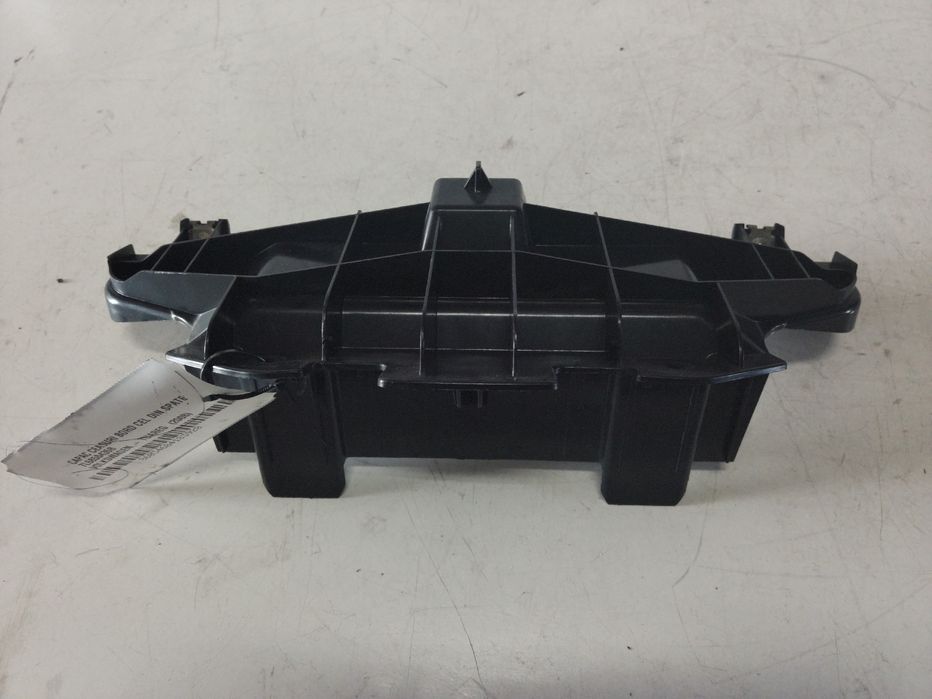 Capac ceasuri bord cel din spate Volkswagen Touareg 2008 7L6858435B