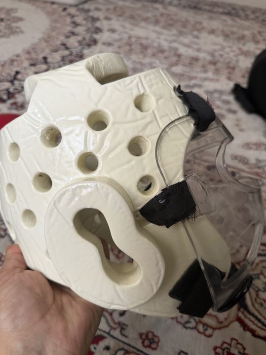 Продам боксерские перчатки, щитки, шлем