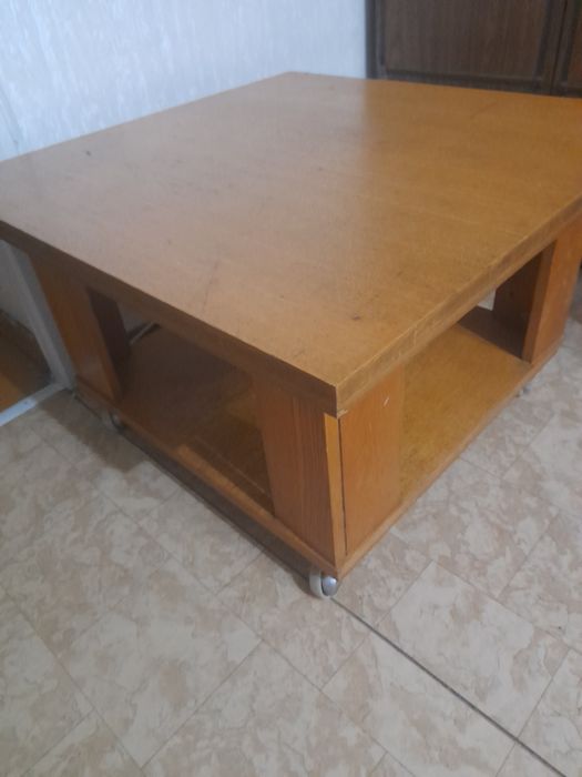 Продам журнальный столик