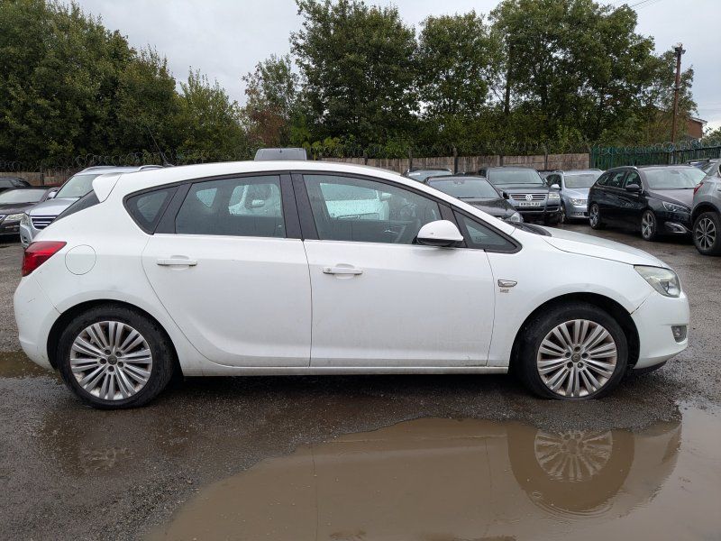 Dezmembrari / Dezmembrez Vauxhall Astra J 1.4 Benz A14XER cutie viteze manuala cod culoare GAZ