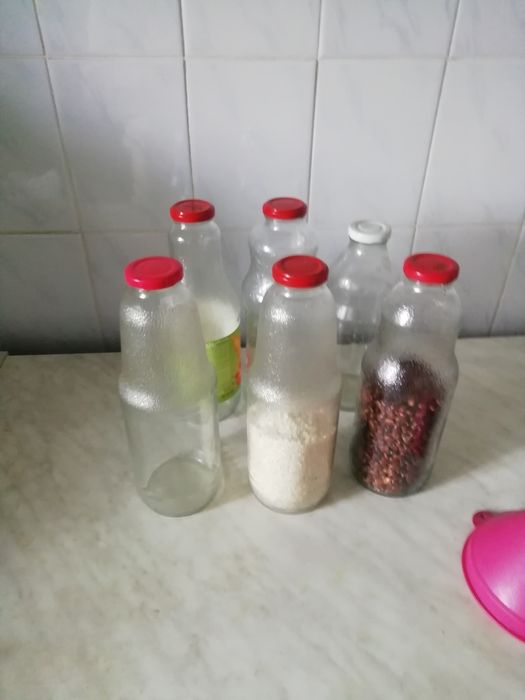 Продам 1 литровые бутылки.