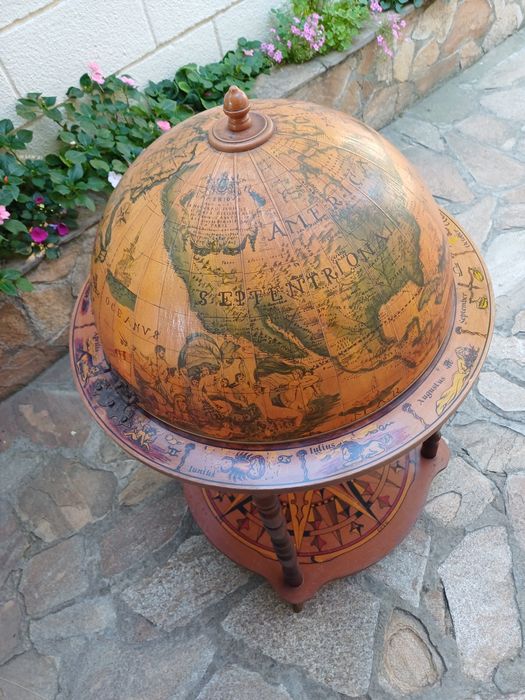 Голям глобус бар.