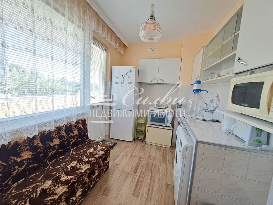 Дава се под наем Двустаен апартамент в Шумен, Тракия - 61 кв.м за 255 € - Снимка #4