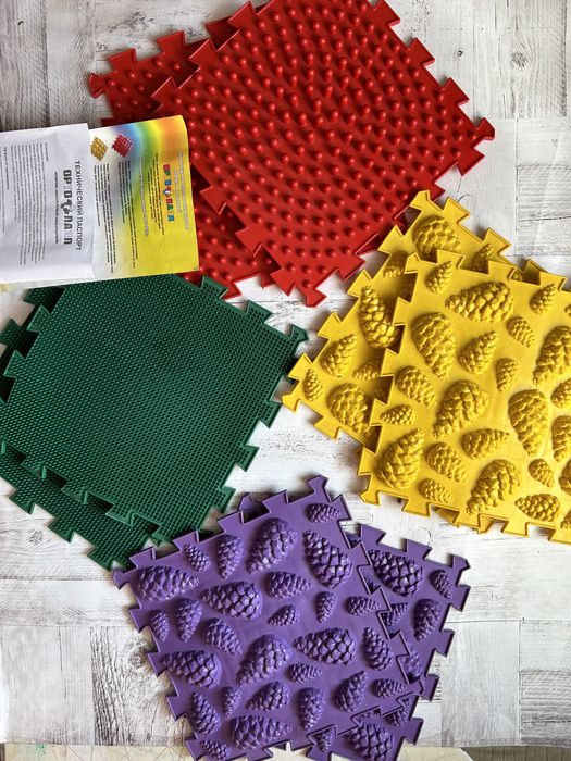 Коврик массажный, пазлы.