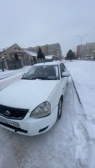 Продаю машину lada priora