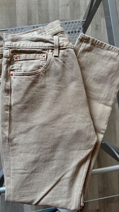 Blugi originali Levi's 501, mărime M, culoare beige, nepurtati